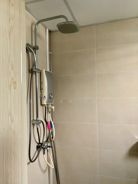 Oxley BizHub, 69 Ubi Road 1, 958 sqft, Light Industrial (B1) For Sale, by Eileen Tan, 500198082 - Bathroom - CommercialGuru.com.sg