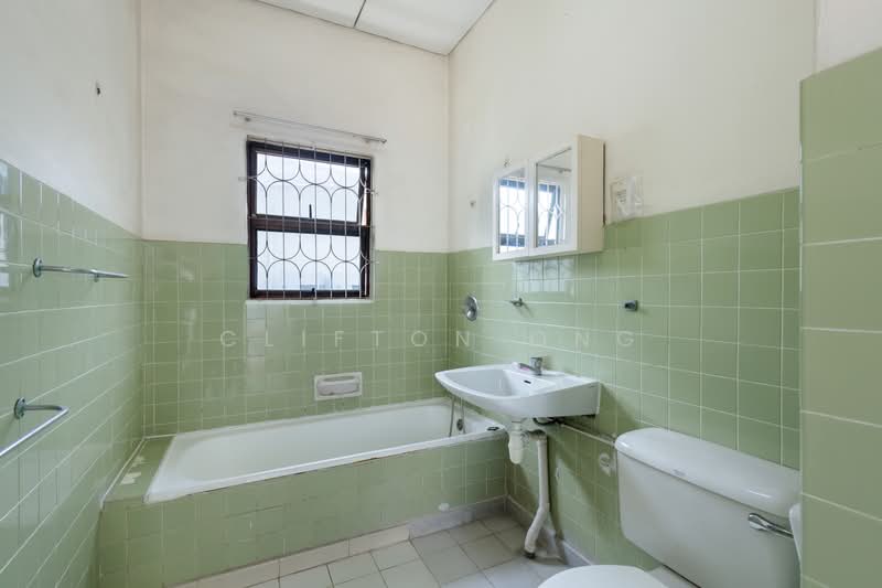Sunset Way, Sunset Way, 4 Bedrooms, 3,800 sqft, Detached House For Sale, by Clifton Ong, 500198086 - Bathroom - PropertyGuru.com.sg