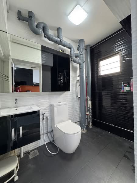 184 Yung Sheng Road, 184 Yung Sheng Road, 3 Bedrooms, 1,249 sqft, HDB Flat For Sale, by CP Tan (陈俊彬), 500198091 - Bathroom - PropertyGuru.com.sg