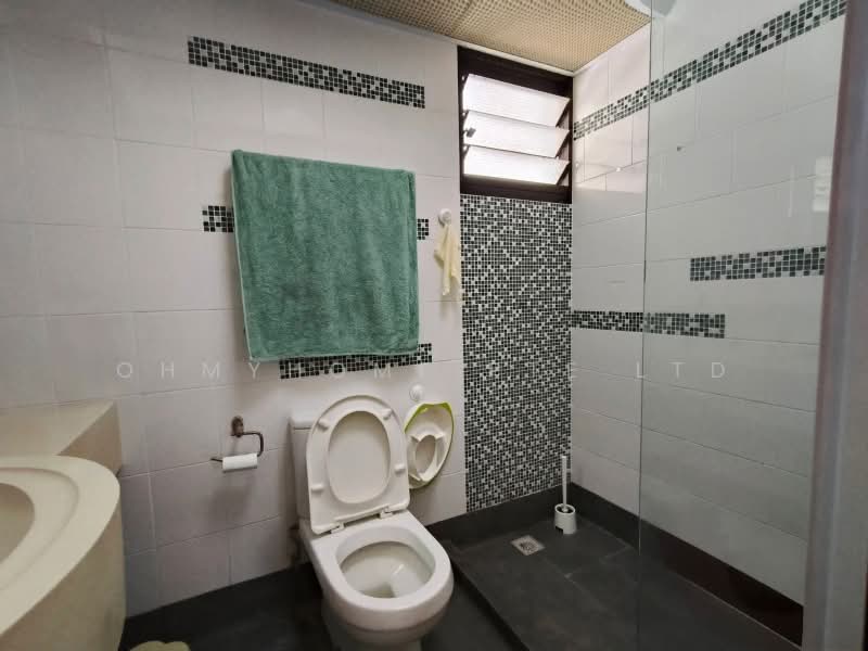 258A Punggol Field, 258A Punggol Field, 3 Bedrooms, 1,216 sqft, HDB Flat For Sale, by JESLYN LIM, 500198117 - Bathroom - PropertyGuru.com.sg
