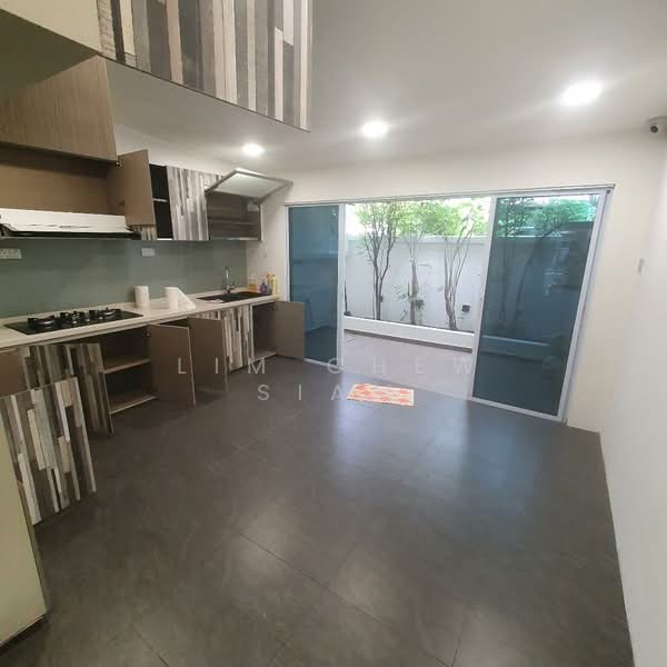MacPherson Garden Estate, 3 Jalan Kemajuan, 3 Bedrooms, 1,833 sqft, Terraced House For Rent, by Lim Chew Siam, 500198122 - Kitchen - PropertyGuru.com.sg