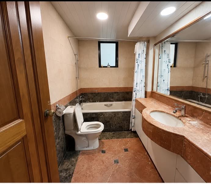 Spring Grove, 53 Grange Road, 2 Bedrooms, 1,012 sqft, Condominium For Sale, by Sherry Leong, 500198127 - Bathroom - PropertyGuru.com.sg