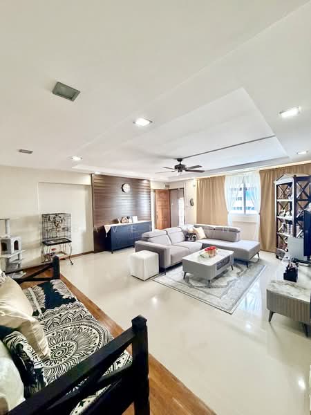 237 Tampines Street 21, 237 Tampines Street 21, 3 Bedrooms, 1,162 sqft, HDB Flat For Sale, by Baven Tan, 500198132 - Living Room - PropertyGuru.com.sg