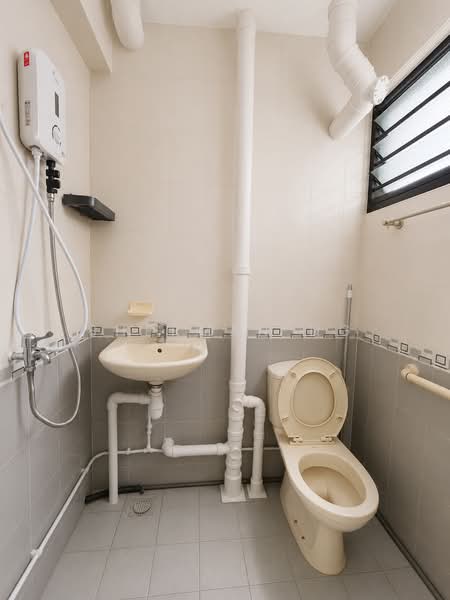 309 Shunfu Road, 309 Shunfu Road, 2 Bedrooms, 721 sqft, HDB Flat For Sale, by Sherman Ng, 500198133 - Bathroom - PropertyGuru.com.sg