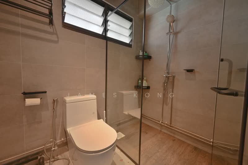 273 Toh Guan Road, 273 Toh Guan Road, 3 Bedrooms, 1,098 sqft, HDB Flat For Sale, by James Kong, 500198158 - Bathroom - PropertyGuru.com.sg
