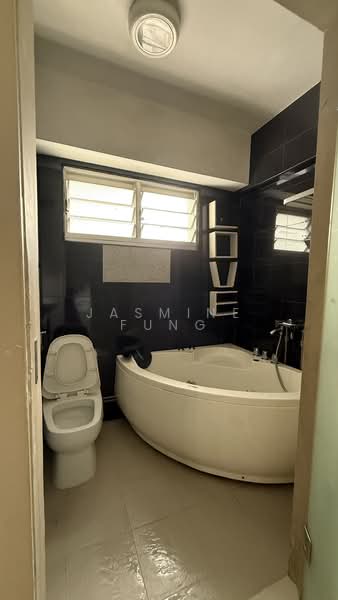 653 Jalan Tenaga, 653 Jalan Tenaga, 4 Bedrooms, 1,335 sqft, HDB Flat For Sale, by Jasmine Fung, 500198169 - Bathroom - PropertyGuru.com.sg