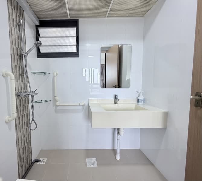 96 Dawson Road, 96 Dawson Road, 2 Bedrooms, 678 sqft, HDB Flat For Sale, by Baven Tan, 500198183 - Bathroom - PropertyGuru.com.sg
