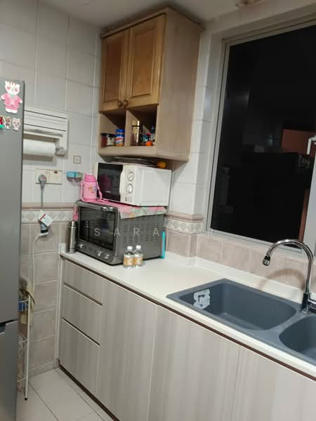 The Bayshore, 34 Bayshore Road, 2 Bedrooms, 980 sqft, Condominium For Sale, by Saras R, 500198196 - Kitchen - PropertyGuru.com.sg