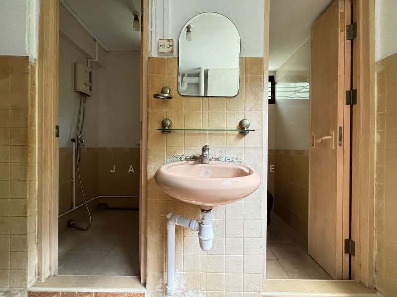 30 Telok Blangah Rise, 30 Telok Blangah Rise, 2 Bedrooms, 753 sqft, HDB Flat For Sale, by Jansen Kee, 500198198 - Bathroom - PropertyGuru.com.sg