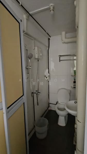 30 Jalan Klinik, 30 Jalan Klinik, 2 Bedrooms, 624 sqft, HDB Flat For Sale, by Alex Low 刘经佑, 500198214 - Bathroom - PropertyGuru.com.sg