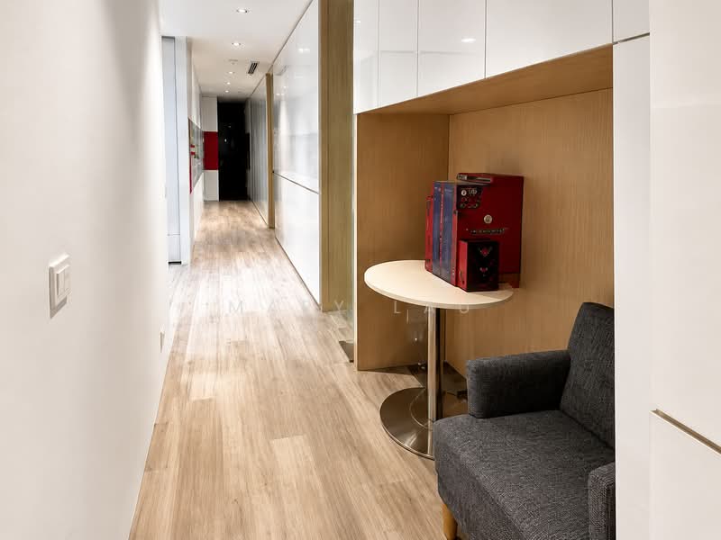 Capital Tower, 168 Robinson Road, 2,723 sqft, Office For Rent, by Mary Lau, 500198225 - Corridor - CommercialGuru.com.sg