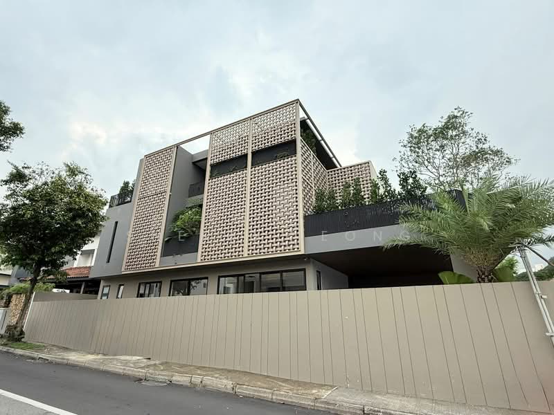 Exclusive Semi-D With Lift And Pool Located At Prime District 10, Hillcrest Road, Bukit Timah, 5 Bedrooms, 6,764 sqft, Semi-Detached House For Sale, by Sherry Leong, 500198233 - Exterior - PropertyGuru.com.sg