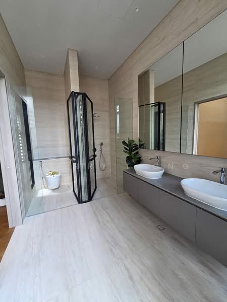 Hillcrest Road, Bukit Timah, , 5 Bedrooms, 6,764 sqft, Semi-Detached House For Sale, by Sherry Leong, 500198233 - Bathroom - PropertyGuru.com.sg