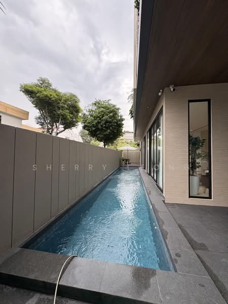 Exclusive Semi-D With Lift And Pool Located At Prime District 10, Hillcrest Road, Bukit Timah, 5 Bedrooms, 6,764 sqft, Semi-Detached House For Sale, by Sherry Leong, 500198233 - Exterior - PropertyGuru.com.sg
