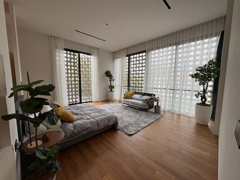 Exclusive Semi-D With Lift And Pool Located At Prime District 10, Hillcrest Road, Bukit Timah, 5 Bedrooms, 6,764 sqft, Semi-Detached House For Sale, by Sherry Leong, 500198233 - Bedroom - PropertyGuru.com.sg