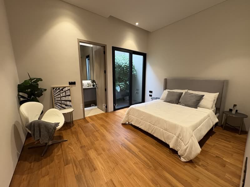 Exclusive Semi-D With Lift And Pool Located At Prime District 10, Hillcrest Road, Bukit Timah, 5 Bedrooms, 6,764 sqft, Semi-Detached House For Sale, by Sherry Leong, 500198233 - Bedroom - PropertyGuru.com.sg