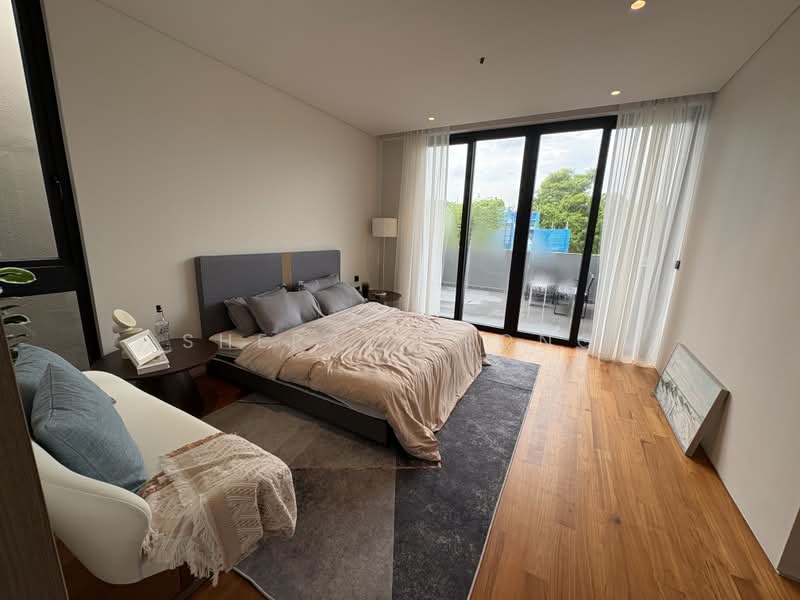 Exclusive Semi-D With Lift And Pool Located At Prime District 10, Hillcrest Road, Bukit Timah, 5 Bedrooms, 6,764 sqft, Semi-Detached House For Sale, by Sherry Leong, 500198233 - Bedroom - PropertyGuru.com.sg