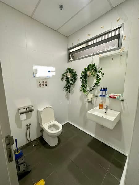 AZ @ Paya Lebar, 140 Paya Lebar Road, 1,216 sqft, Light Industrial (B1) For Rent, by Ong Shirley, 500198238 - Bathroom - CommercialGuru.com.sg