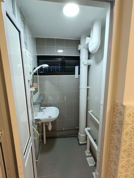 503 Bedok North Street 3, 503 Bedok North Street 3, Room Rental, 150 sqft, HDB Flat For Rent, by Annie Tan, 500198242 - Bathroom - PropertyGuru.com.sg