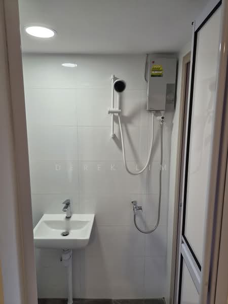 Gladiola Drive, , Room Rental, 150 sqft, Detached House For Rent, by Derek Lim, 500198247 - Bathroom - PropertyGuru.com.sg