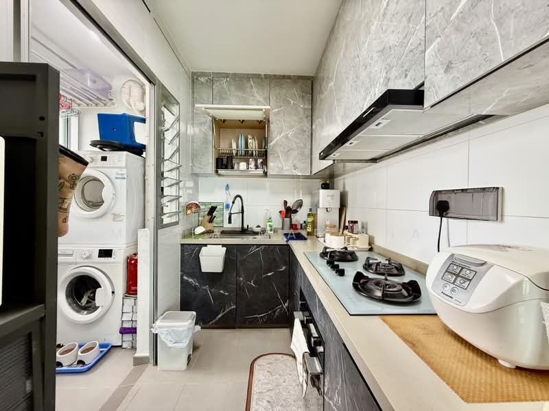 421C Northshore Drive, 421C Northshore Drive, 2 Bedrooms, 721 sqft, HDB Flat For Sale, by Maria Mariana, 500198248 - Kitchen - PropertyGuru.com.sg