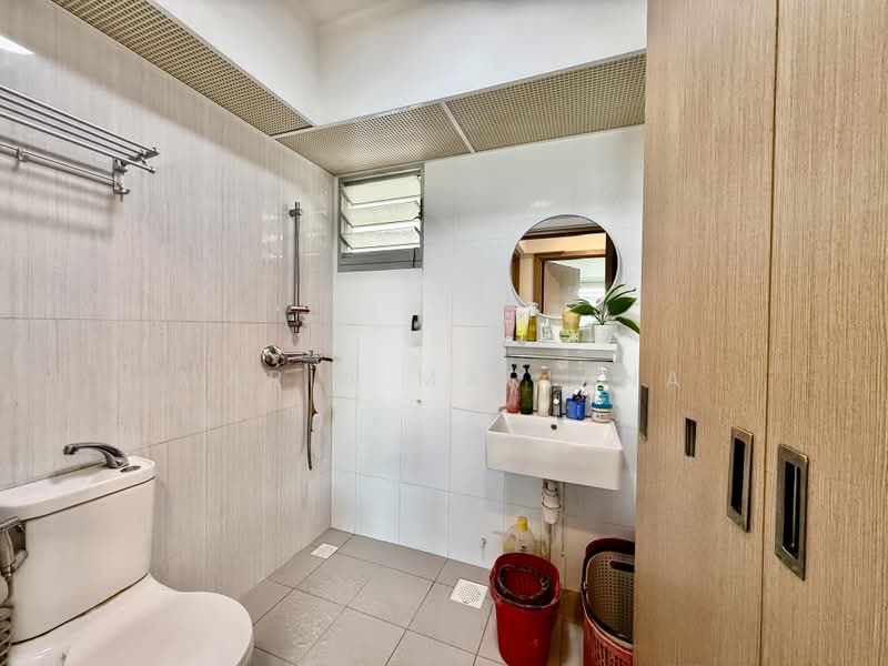 421C Northshore Drive, 421C Northshore Drive, 2 Bedrooms, 721 sqft, HDB Flat For Sale, by Maria Mariana, 500198248 - Bathroom - PropertyGuru.com.sg