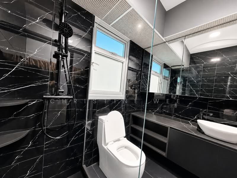 422B Northshore Drive, 422B Northshore Drive, 3 Bedrooms, 1,001 sqft, HDB Flat For Sale, by Christine Wee, 500198250 - Bathroom - PropertyGuru.com.sg
