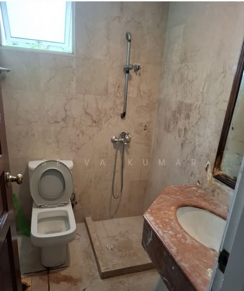 Hillview Apartments, 71 Hillview Avenue, 2 Bedrooms, 1,281 sqft, Apartment For Sale, by Selva Kumar, 500198258 - Bathroom - PropertyGuru.com.sg
