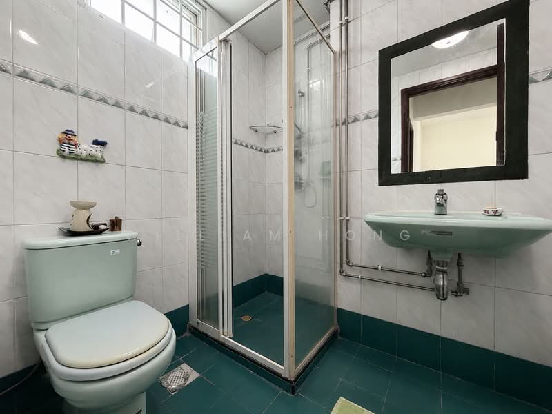 3-storey Inter-terrace near Serangoon MRT, Nex & Maris Stella & PLMGS, 3-storey Inter-terrace near Serangoon MRT, Nex & Maris Stella & PLMGS, 4 Bedrooms, 2,300 sqft, Terraced House For Sale, by William Hong, 500198259 - Bathroom - PropertyGuru.com.sg