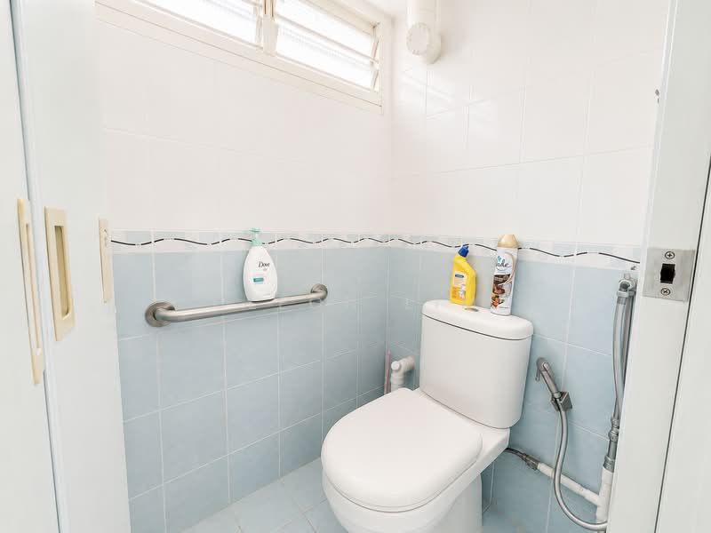 8 Holland Avenue, 8 Holland Avenue, Room Rental, 140 sqft, HDB Flat For Rent, by Cleon Lim, 500198315 - Bathroom - PropertyGuru.com.sg