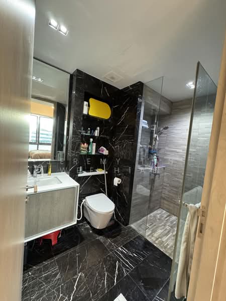 J Gateway, , 1 Bedroom, 506 sqft, Condominium For Sale, by Jeremy Tan Wee Hian, 500198318 - Bathroom - PropertyGuru.com.sg