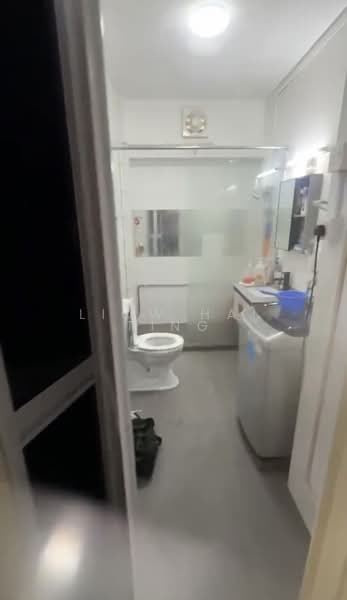 Hertford Road rare apartment whole unit, , 2 Bedrooms, 700 sqft, Apartment For Rent, by Liow Hai Ting, 500198319 - Bathroom - PropertyGuru.com.sg