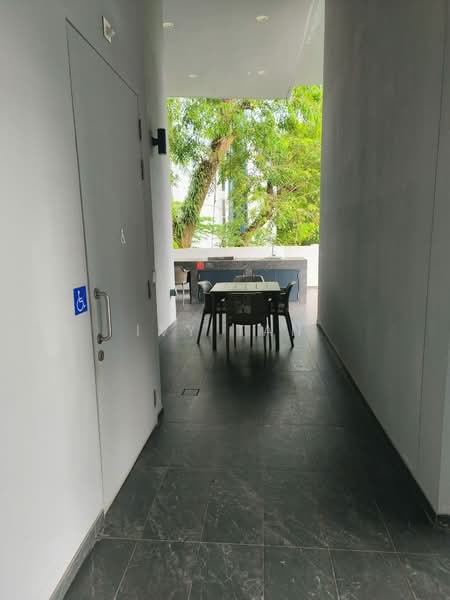 120 Grange, 120 Grange Road, 1 Bedroom, 420 sqft, Condominium For Sale, by Ivy Tan, 500198327 - Corridor - PropertyGuru.com.sg