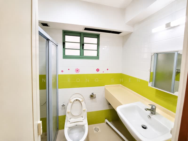 638A Punggol Drive, 638A Punggol Drive, 3 Bedrooms, 1,206 sqft, HDB Flat For Rent, by Ong Rong Sheng, 500198335 - Bathroom - PropertyGuru.com.sg