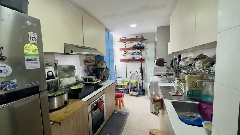 Lake Life, 4 Tao Ching Road, 4 Bedrooms, 1,249 sqft, Executive Condominium For Sale, by Seth Chung, 500198361 - Kitchen - PropertyGuru.com.sg
