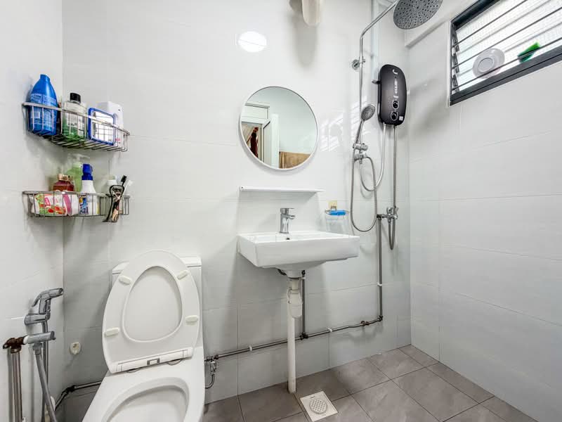 367 Yishun Ring Road, 367 Yishun Ring Road, 4 Bedrooms, 1,302 sqft, HDB Flat For Sale, by Sherris Hui, 500198363 - Bathroom - PropertyGuru.com.sg