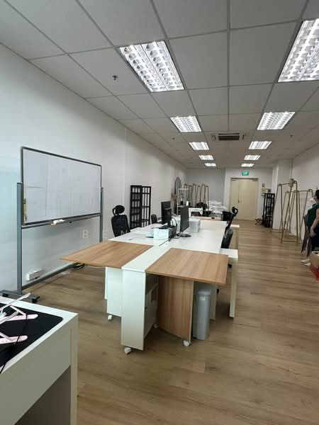 Tradehub 21, 18 Boon Lay Way, 1,109 sqft, Light Industrial (B1) For Sale, by Ben Chew, 500198365 - Interior - CommercialGuru.com.sg