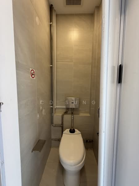 Geylang Rd 2 Storey FnB Fully Fitted Exhaust Grease Trap Near HDB Kallang MRT, Geylang Rd, 2,500 sqft, Food & Beverage For Rent, by CD Sung, 500198366 - Bathroom - CommercialGuru.com.sg