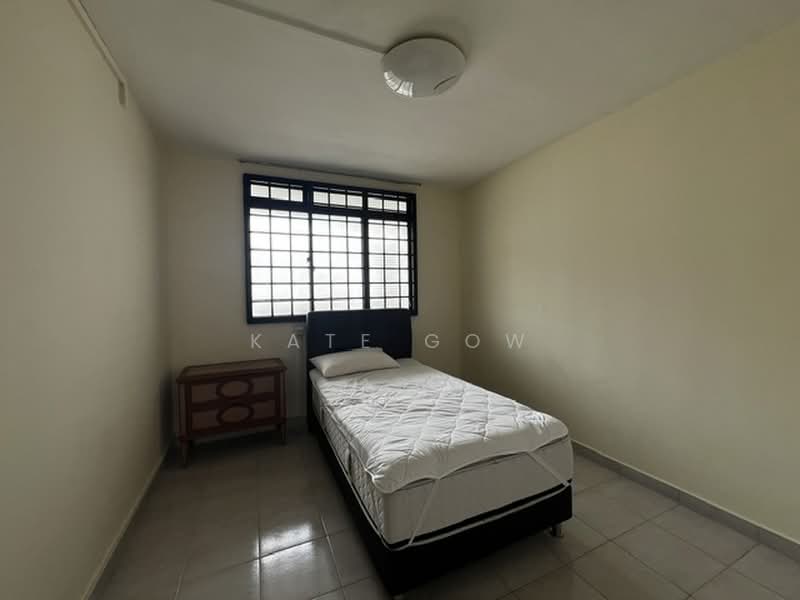 605 Hougang Avenue 4, 605 Hougang Avenue 4, 3 Bedrooms, 84 sqft, HDB Flat For Sale, by Kate Gow, 500198367 - Bedroom - PropertyGuru.com.sg