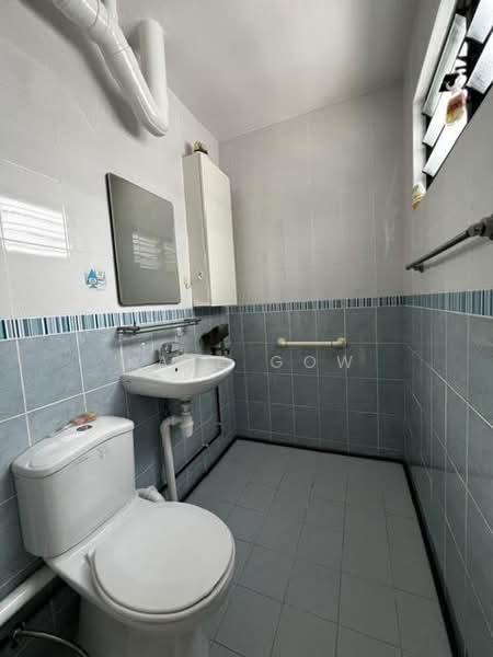 605 Hougang Avenue 4, 605 Hougang Avenue 4, 3 Bedrooms, 84 sqft, HDB Flat For Sale, by Kate Gow, 500198367 - Bathroom - PropertyGuru.com.sg
