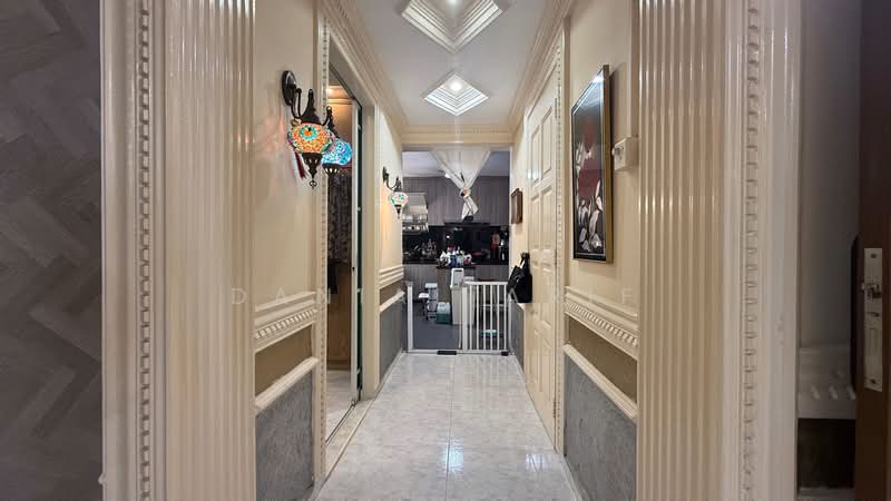 385 Tampines Street 32, 385 Tampines Street 32, 3 Bedrooms, 1,368 sqft, HDB Flat For Sale, by Danial Arif, 500198379 - Corridor - PropertyGuru.com.sg