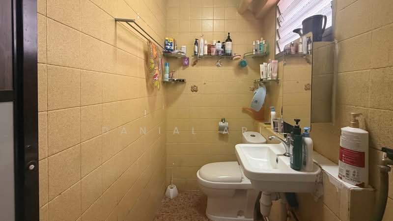 385 Tampines Street 32, 385 Tampines Street 32, 3 Bedrooms, 1,368 sqft, HDB Flat For Sale, by Danial Arif, 500198379 - Bathroom - PropertyGuru.com.sg