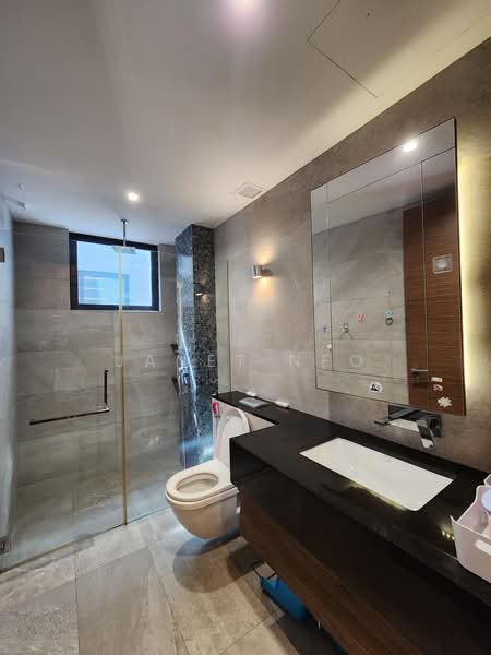 Near Springleaf Collection, Meng suan road, 6 Bedrooms, 3,950 sqft, Terraced House For Sale, by Janet Neo, 500198394 - Bathroom - PropertyGuru.com.sg