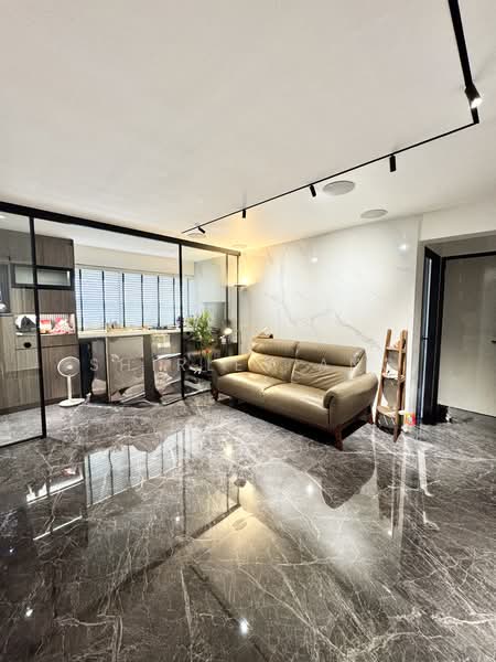 333 Clementi Avenue 2, 333 Clementi Avenue 2, 3 Bedrooms, 990 sqft, HDB Flat For Sale, by Shirley Ang, 500198409 - Living Room - PropertyGuru.com.sg