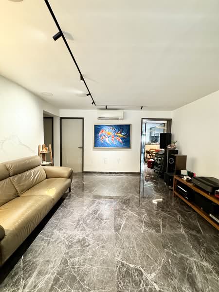 333 Clementi Avenue 2, 333 Clementi Avenue 2, 3 Bedrooms, 990 sqft, HDB Flat For Sale, by Shirley Ang, 500198409 - Living Room - PropertyGuru.com.sg