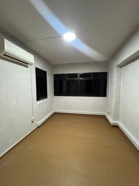 7 Pine Close, 7 Pine Close, 3 Bedrooms, 1,033 sqft, HDB Flat For Sale, by Clemens Khoo, 500198413 - Master Bedroom - PropertyGuru.com.sg