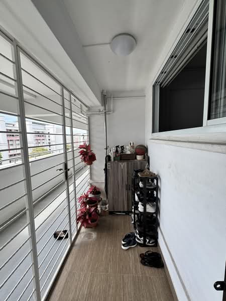 267 Tampines Street 21, 267 Tampines Street 21, 2 Bedrooms, 850 sqft, HDB Flat For Sale, by Shirley Ang, 500198419 - Balcony - PropertyGuru.com.sg
