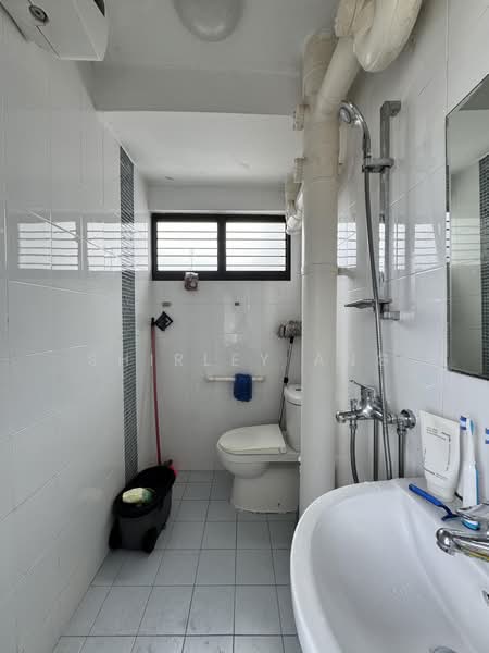 267 Tampines Street 21, 267 Tampines Street 21, 2 Bedrooms, 850 sqft, HDB Flat For Sale, by Shirley Ang, 500198419 - Bathroom - PropertyGuru.com.sg