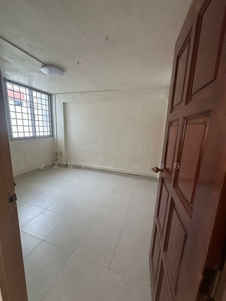 17 Eunos Crescent, 17 Eunos Crescent, 2 Bedrooms, 635 sqft, HDB Flat For Sale, by Janice Ding, 500198424 - Master room  - PropertyGuru.com.sg