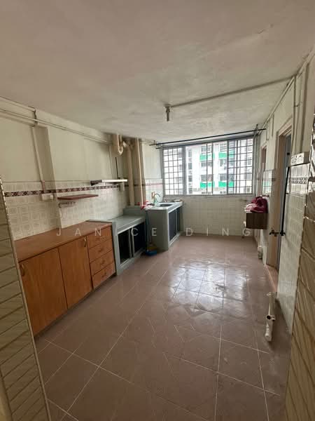 17 Eunos Crescent, 17 Eunos Crescent, 2 Bedrooms, 635 sqft, HDB Flat For Sale, by Janice Ding, 500198424 - Kitchen - PropertyGuru.com.sg